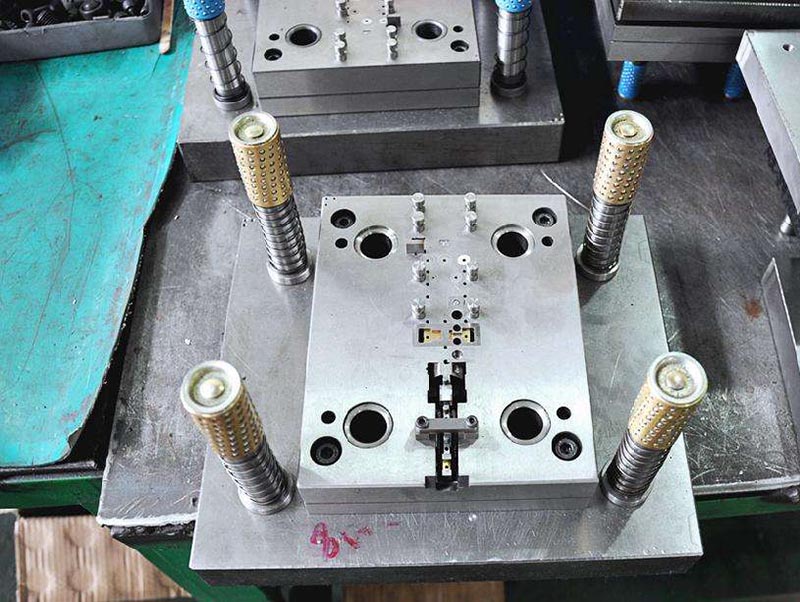 雁江模具制造-01